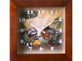 Настенные часы в деревянной рамке