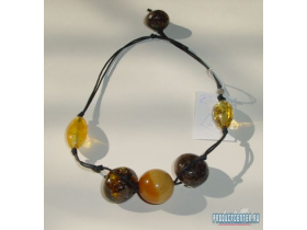 Ожерелье из крупного двухцветного янтаря
