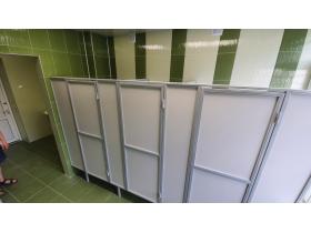Туалетные кабинки антивандальные  в школу